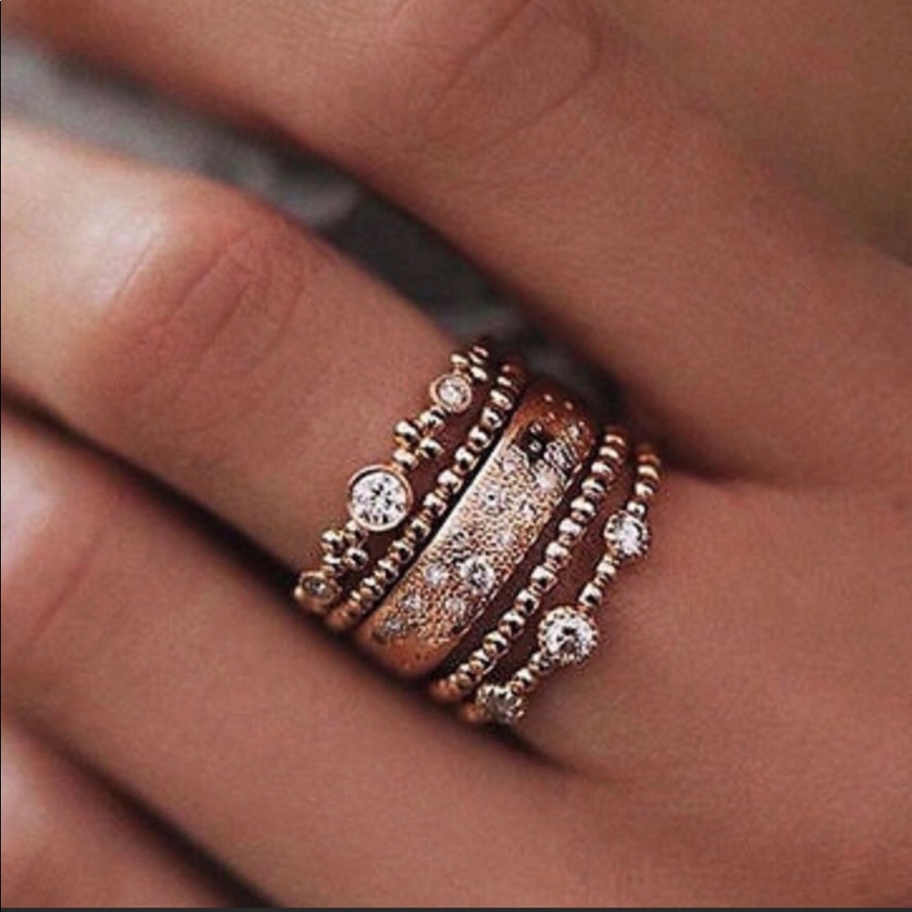 Beautiful Five Stacked Rings Sz 9